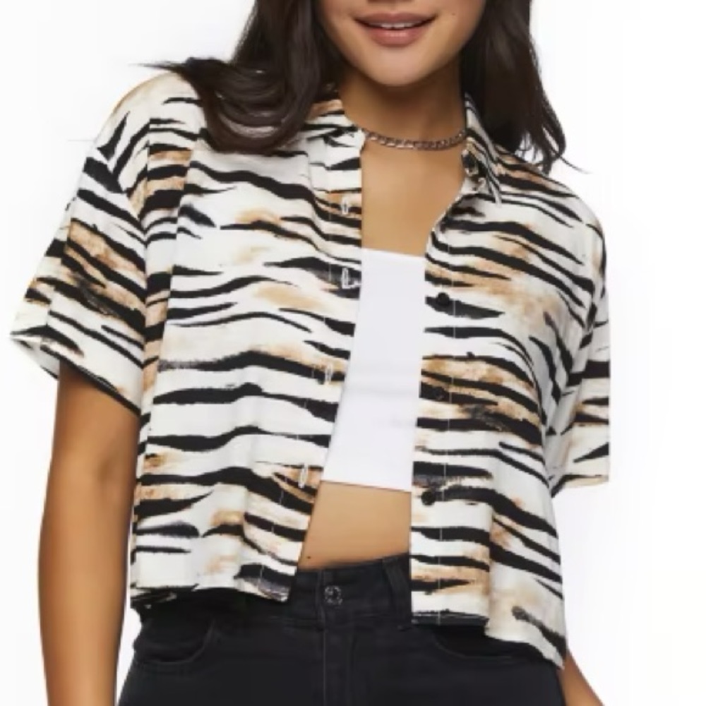 NWT CROPPED BUTTON UP ANIMAL PRINT S 🐯